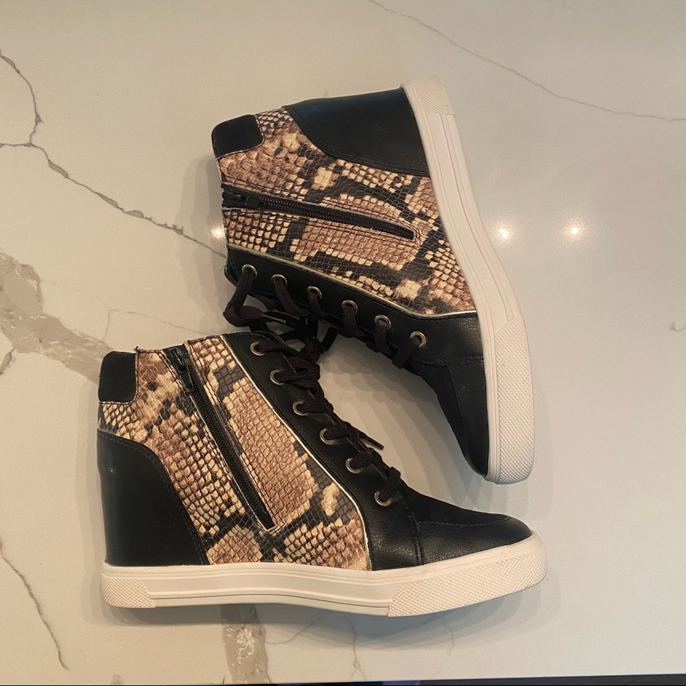 ALDO Snakeskin Wedge Sneaker Shoe, Size 10